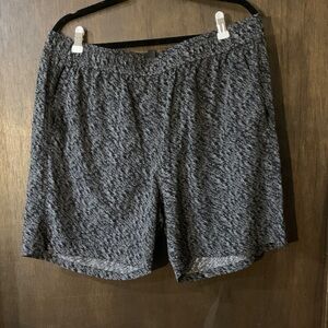 *4/$20* Zella Grey & Black Graphic pattern gym Shorts XL